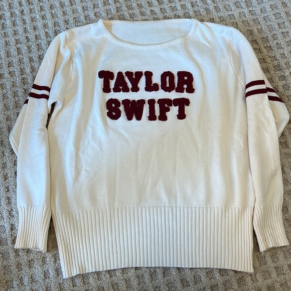 Taylor Swift Knit Sweater - Red Merch Small - Picture 5 of 8